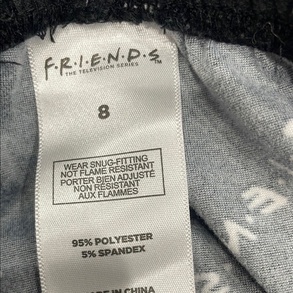 Friends TV Series Leggings & LOL Surprise T-Shirt - Picture 8 of 8